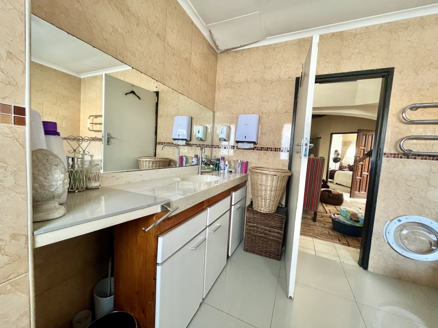 4 Bedroom Property for Sale in Mandalay Western Cape